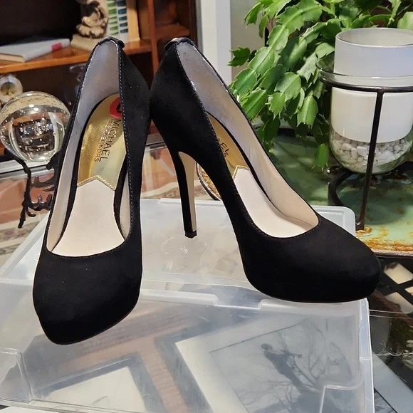 M. KORS, SEXY HEELS - Picture 1 of 7